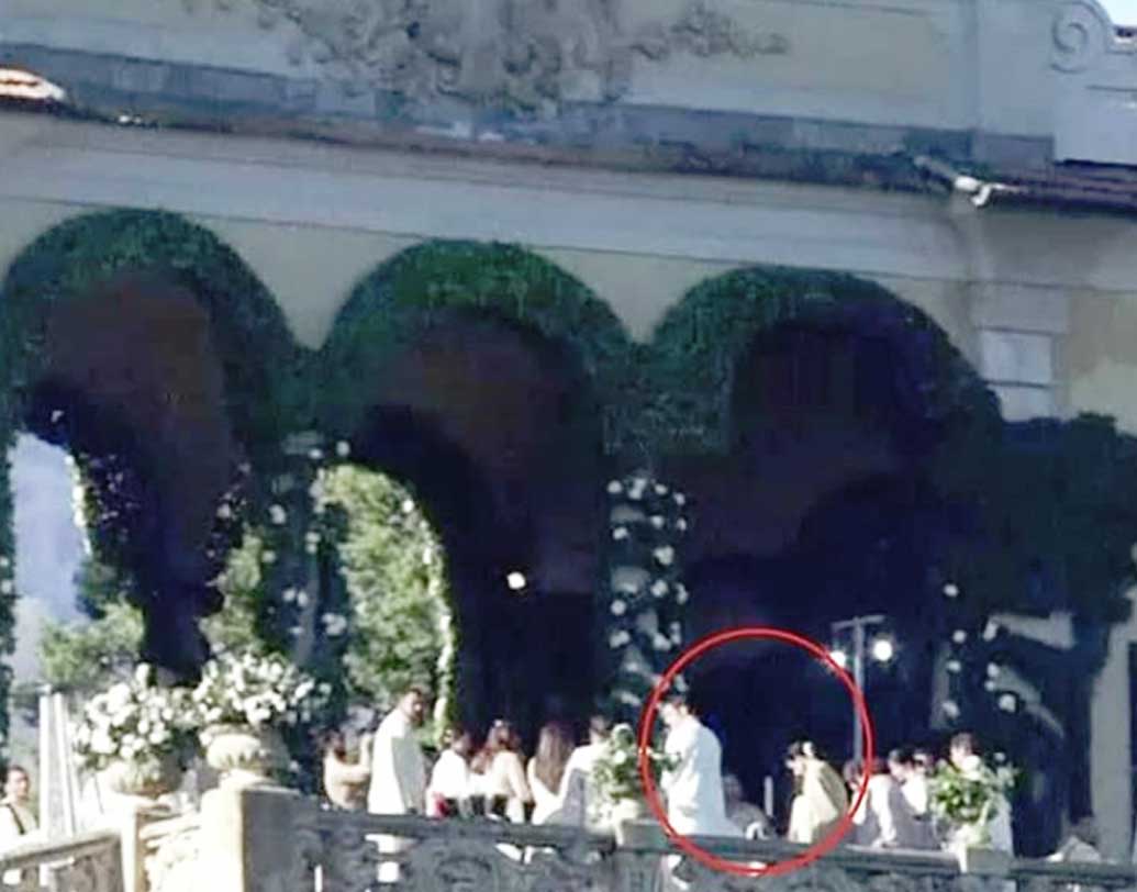 বিয়ের পর খোশমেজাজে নবদম্পতি। বিয়ের ঠিক পরেই দীপিকা এবং রণবীরের এই ছবিটিই সামনে এসেছে।