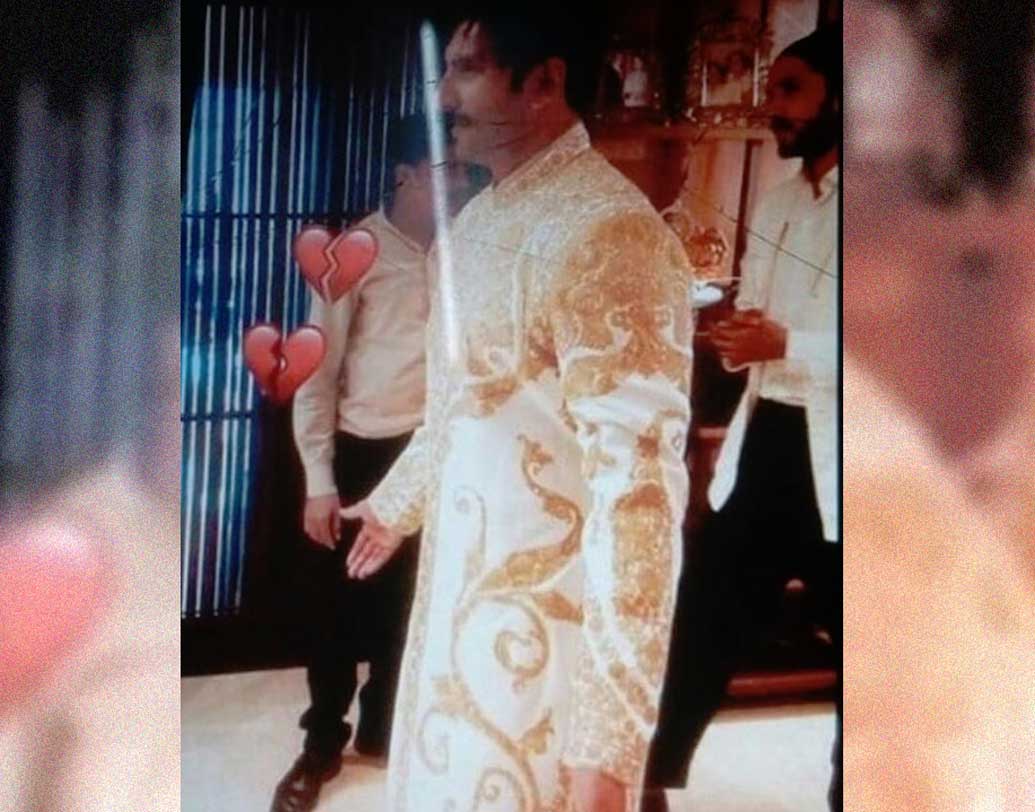 পাত্র রণবীরের পরনে সোনার কাজ করা শেরওয়ানি। তবে পাত্রী দীপিকার একটিও ছবি এখনও পর্যন্ত চোখে পড়েনি।