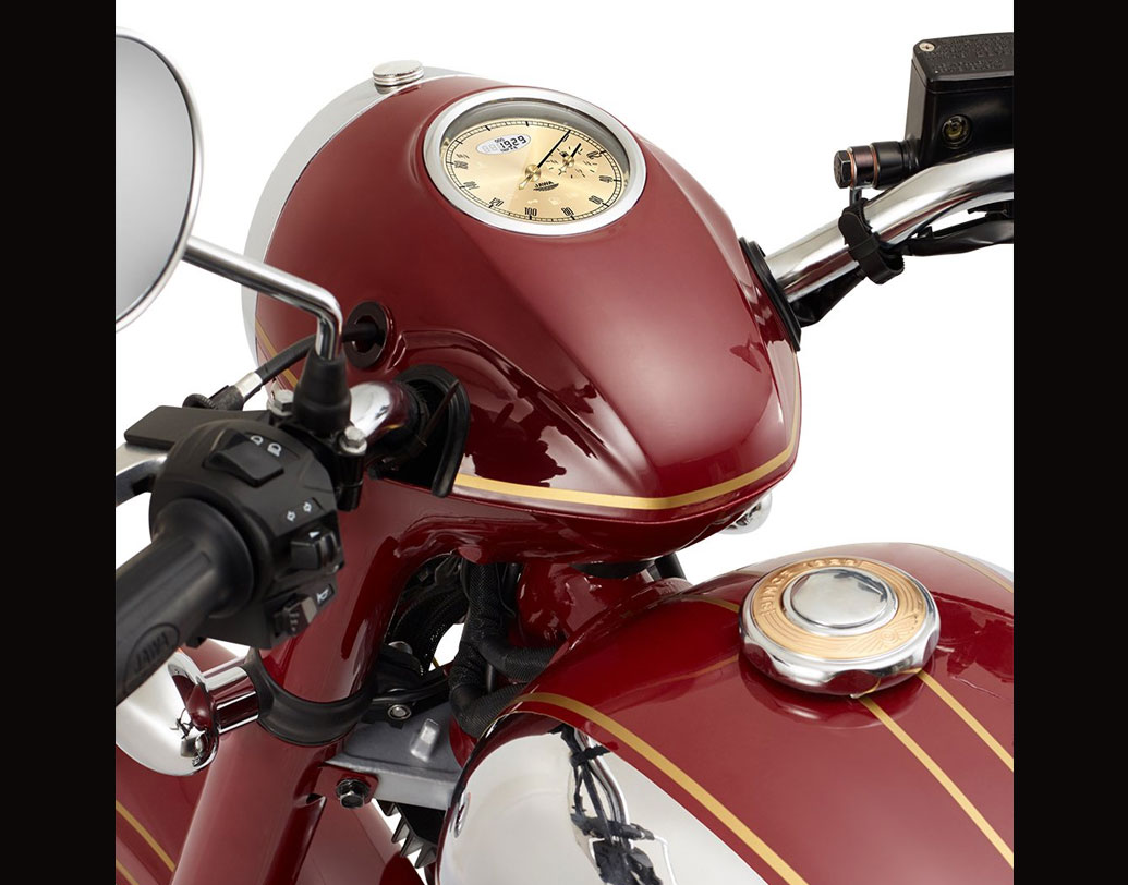 বিএস৬ রেডি ইঞ্জিন, রাউন্ডেড হেডলাইট, কার্ভ ট্যাঙ্ক, স্পোক হুইলস, ফ্ল্যাট সিট রয়েছে এই বাইকে।