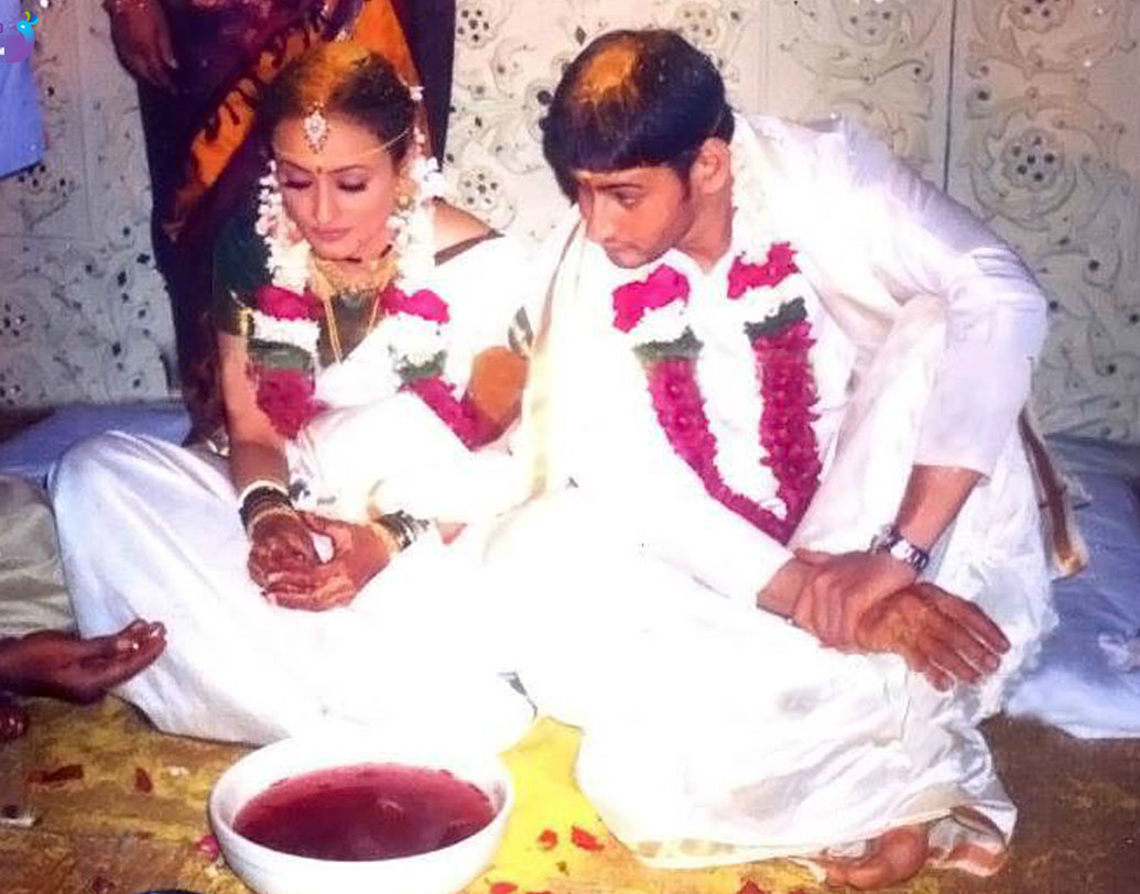 তবে তেলুগু ছবিতে অভিনয় করতে গিয়েই পাল্টে যায় তাঁর জীবন। তেলুগু সুপারস্টার মহেশবাবুর প্রেমে পড়েন তিনি। দীর্ঘ ৫ বছর লুকোছাপার পর ২০০৫ সালে বিয়ে করেন তাঁরা।