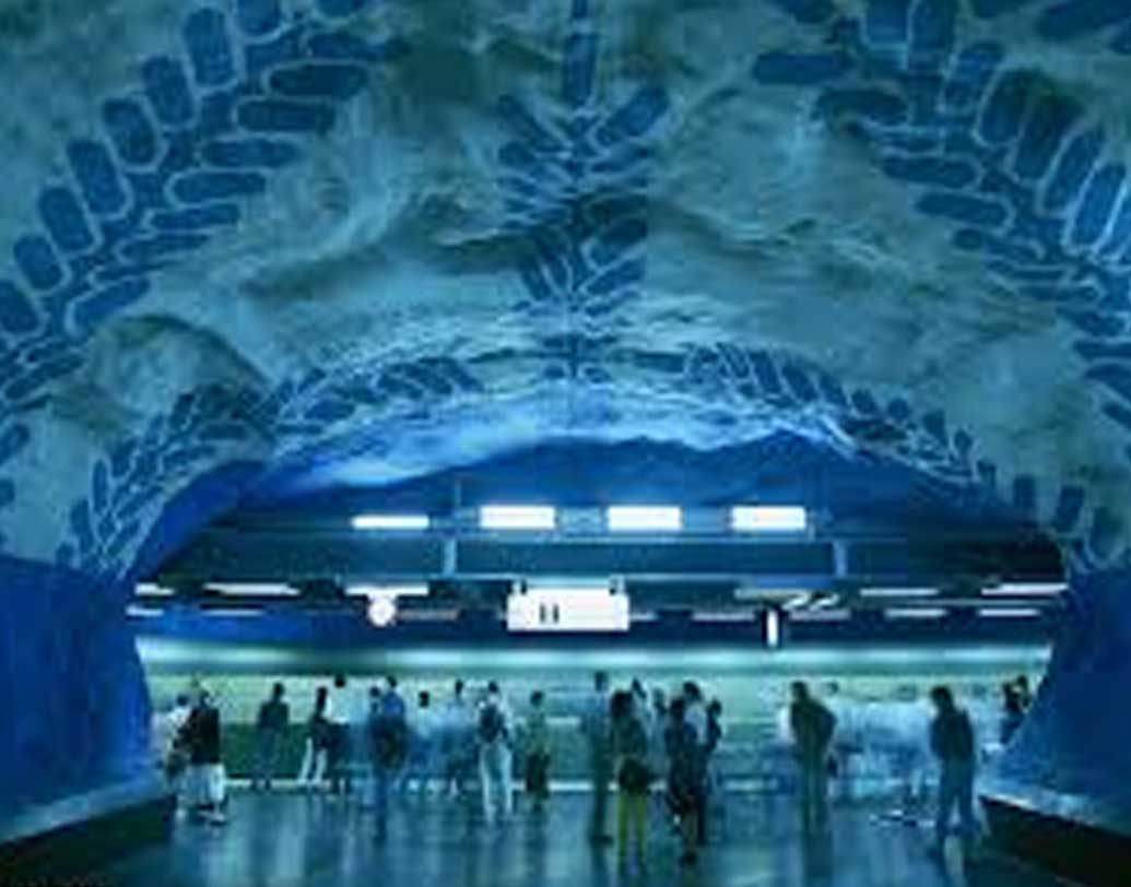 ১৯৫০ সাল থেকে এখনও পর্যন্ত প্রায় ১৫০জন শিল্পী মিলে এই ভাস্কর্য, অঙ্কণ ও চিত্রকলাকে এগিয়ে নিয়ে গিয়েছেন।বিশ্বের দীর্ঘতম আর্ট গ্যালারি অনেক সময় বলা হয় একে। কোনর ম্যাকনেইল এই ছবিগুলি তুলেছেন।