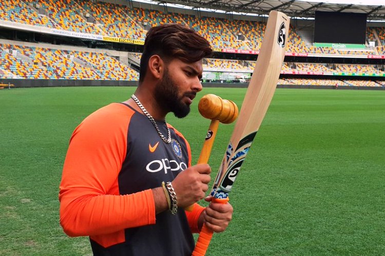 উইকেটকিপিং নিয়ে সংশয় থাকলেও ঋষভ পন্থের ব্যাটিংয়ে ভরসা রাখছে ভারতীয় টিম ম্যানেজমেন্ট। ওয়েস্ট ইন্ডিজের বিরুদ্ধে টি-টোয়েন্টি সিরিজেও ব্যাটসম্যান হিসেবে খেলানো হয়েছে তাঁকে। তাঁর আগ্রাসী মানসিকতাকে কাজে লাগাতে চাইছে ভারত।