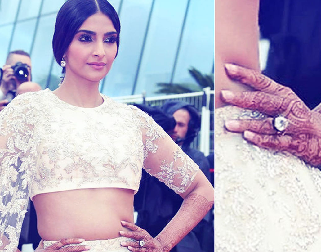 চলতি বছরেই সাত পাকে বাঁধা পড়লেন সোনম কপূর এবং আনন্দ আহুজা। এই সোনম আর আনন্দের এনগেজমেন্ট রিংও ছিল বেশ দামি। প্রায় ৯০ লক্ষ টাকা দামের একটি আংটি সোনমের হাতে পরিয়ে দিয়েছিলেন আনন্দ।