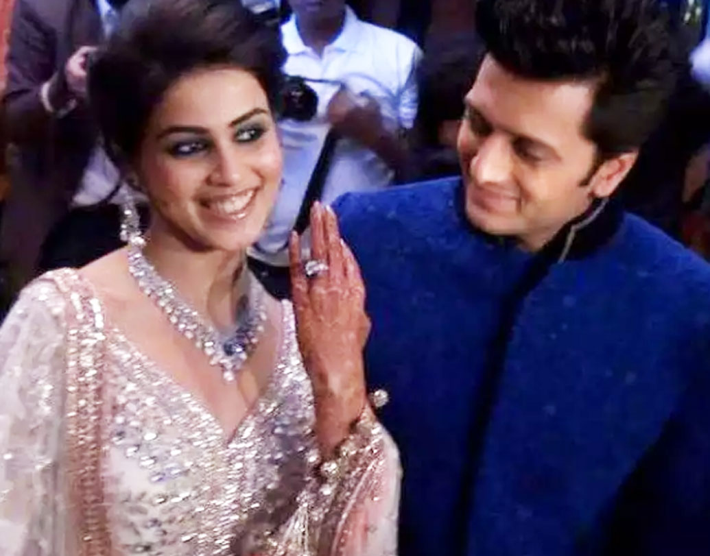 দামি ছিল অভিনেত্রী জেনেলিয়া ডি’সুজার বিয়ের আংটিটিও। বিয়েতে জেনেলিয়াকে একটি ১৪ ক্যারটের আংটি দিয়েছিলেন রিতেশ দেশমুখ। যে আংটির দাম ৫০ লক্ষ টাকার কাছাকাছি।