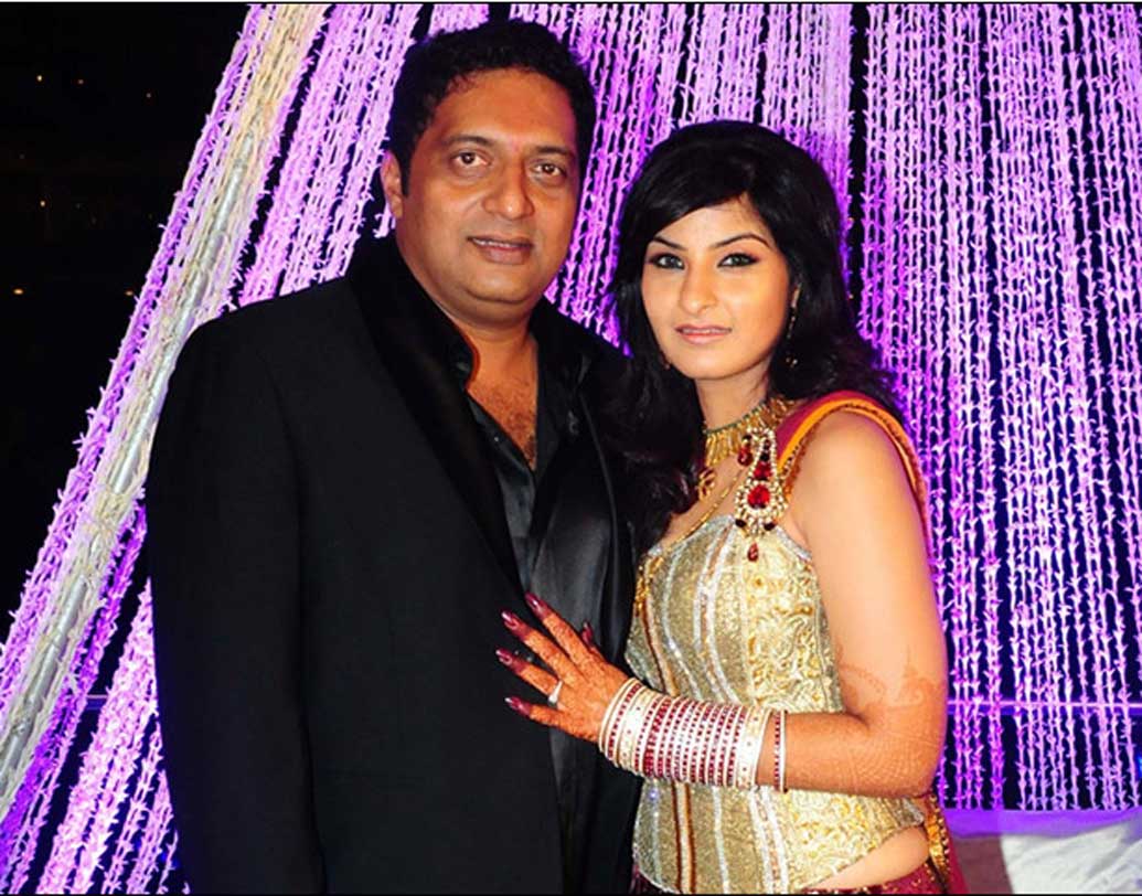 প্রকাশ রাজ: ১৯৯৪ সালে ললিতা কুমারী নামে এক তামিল নায়িকার সঙ্গে বিয়ে হয় প্রকাশের। ২০০৯ সালে বিচ্ছেদ হয়ে যায় তাঁদের। এক সন্তানের মৃত্যুর কারণেই প্রকাশের সঙ্গে স্ত্রীর সম্পর্ক ভাল ছিল না। বর্তমানে কোরিওগ্রাফার পুনি ভার্মাকে বিয়ে করেছেন প্রকাশ।