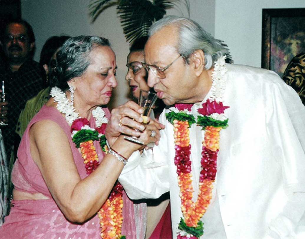 প্রাণ: বলিউডের ভিলেন বলতে প্রথমেই মনে আসে প্রাণের কথা। স্ত্রী শুক্লার সঙ্গে তাঁর গভীর ভালবাসার সম্পর্ক ছিল বলিউডের চর্চার বিষয়।