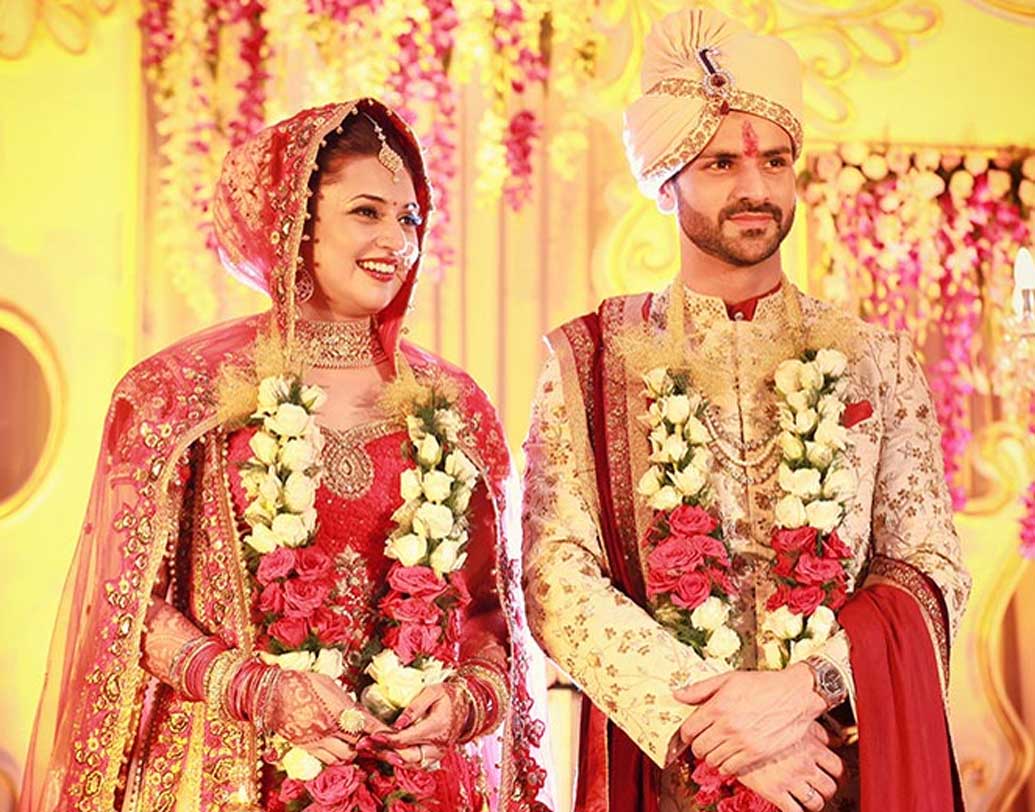 বিবেক দাহিয়ার সঙ্গে বিয়ের দিন সনাতনী জারদৌসি পরেছিলেন অভিনেত্রী দিব্যাঙ্কা ত্রিপাঠী।