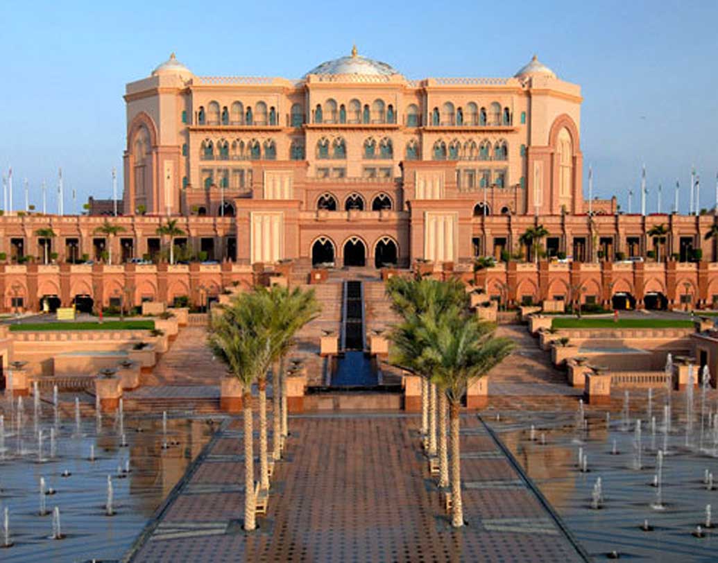 ২২ ক্যারাটের সোনা ব্যবহার করা হয়েছে এতে।