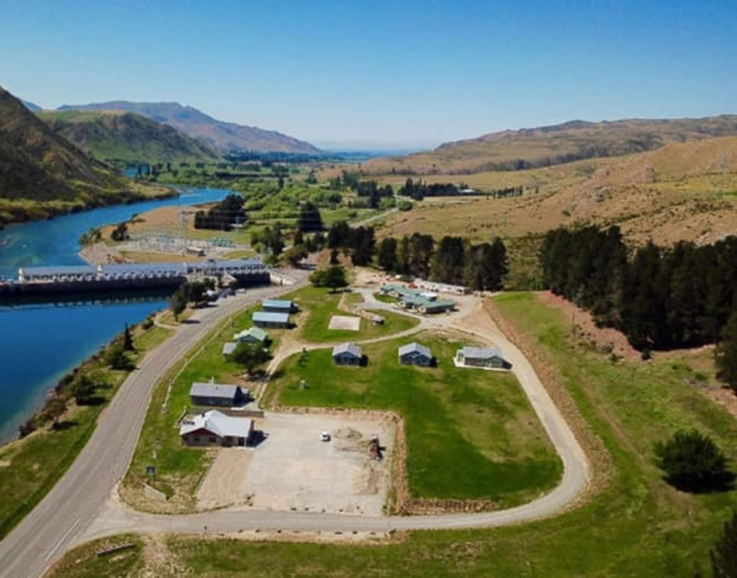 লেক ওয়াটাকি গ্রাম। ডুনেডিন থেকে উত্তরে প্রায় ১৮০ কিলোমিটার দূরে অবস্থিত এই গ্রামটি। গ্রামটির দাম ধার্য করা হয়েছে প্রায় ২৮ লক্ষ মার্কিন ডলার। ভারতীয় মুদ্রায় যা প্রায় ২১ কোটি টাকা।