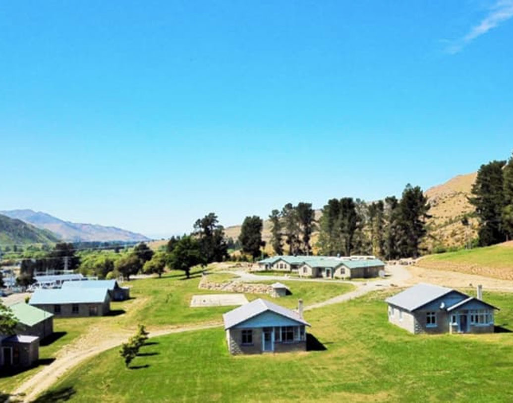 এর সবচেয়ে কাছের শহর কুরো। কুরোর বাসিন্দা সংখ্যা ৩০০-র একটু বেশি।