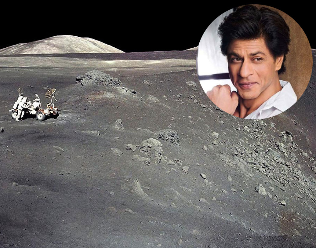 শাহরুখ খানের প্রতি জন্মদিনে তাঁর এক অস্ট্রেলীয় অনুরাগী লুনার রিপাবলিক সোসাইটির কাছ থেকে তাঁর জন্য চাঁদের মাটিতে এক টুকরো জমি কিনে রাখেন। চাঁদের ‘দ্য সি অব ট্রাঙ্কুইলিটি’-ই নাকি সবচেয়ে পশ এলাকা হতে পারে পরবর্তীতে। আর সেখানেই জমি রয়েছে শাহরুখের।