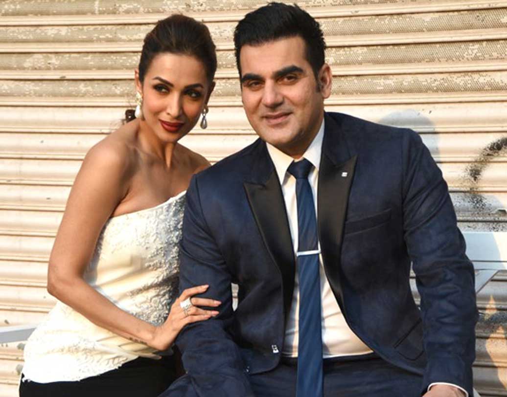 দীর্ঘ পাঁচ বছর ডেটিংয়ের পর এক ইংরেজি নববর্ষের রাতে মালাইকা-ই আরবাজকে প্রস্তাব দেন। নিজেদের প্রেমকাহিনির কথা পরে নানা সাক্ষাৎকারে জানান তাঁরা। সে দিন সটান আরবাজের দিকে তাকিয়ে মালাইকা জানতে চান, ‘‘আমার মনে হয় আমাদের পরের ধাপে এগনো উচিত। তুমি কি সে পথে আমার সঙ্গে থাকবে?’’ আরবাজ এই আচমকা  প্রস্তাবে খুব চমকেছিলেন।