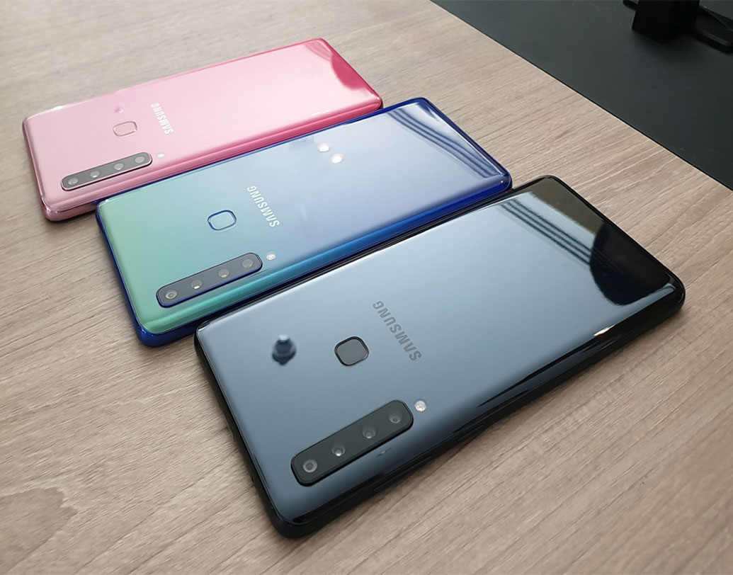 দূরের ছবির জন্য রয়েছে ১০ মেগাপিক্সেল টেলিফটো লেন্স, ২X অপটিক্যাল জুম (এফ/২.৪), ৮এ মেগাপিক্সেল সেন্সর, আল্ট্রা ওয়াইড ১২০ ডিগ্রি লেন্স এটি।