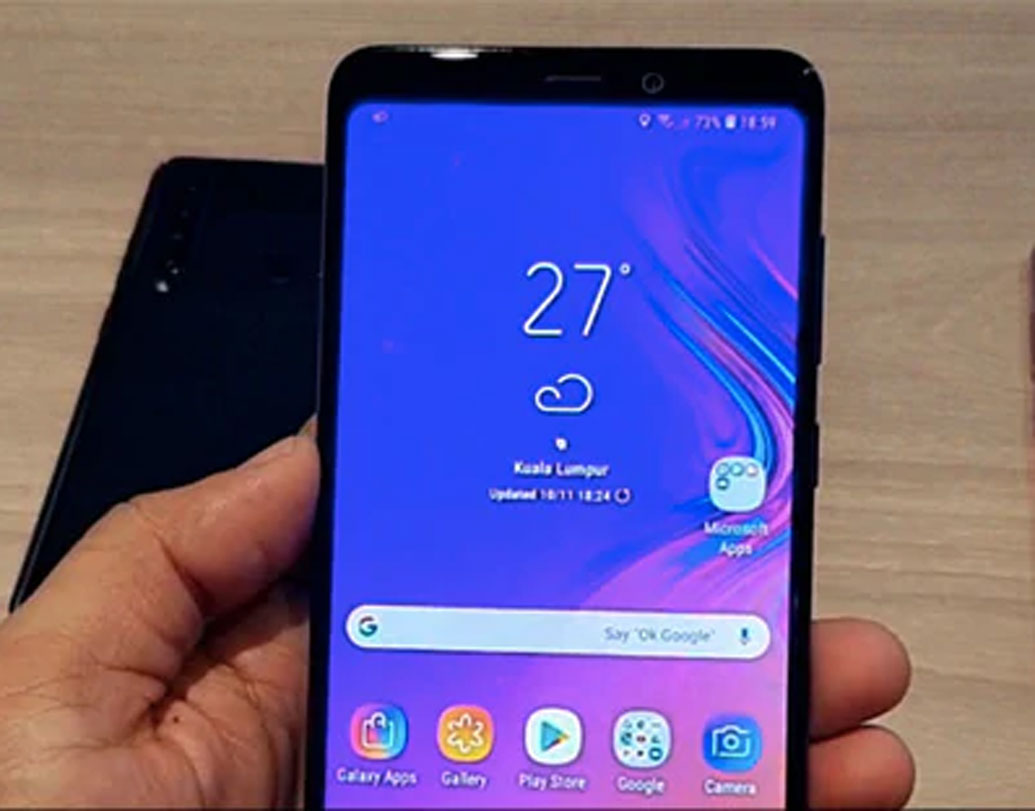 কমপ্যাক্ট বডিতে ৬.৩ ইঞ্চি ফুল এইচডি, সুপার অ্যামোলেড ইনফিনিটি ডিসপ্লে পাওয়া যাবে। রিজোলিউশনও দুর্দান্ত।