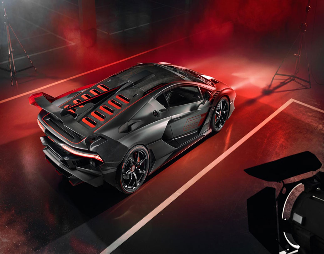 ভেন্ট, স্প্লিটার, পাওয়ার ছাড়াও আর্চ, ফিন এয়ারস্কুপেই অনবদ্য এই গাড়ি। রয়েছে কার্বন ফাইবার উইং। গ্রাউন্ড ক্লিয়ারেন্স মাত্র ১০৯ মিমি। কাজেই পথে নামার জন্য তৈরি।