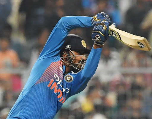 ইডেনে অভিষেকেই নজর কেড়েছিলেন ক্রুনাল পান্ড্য। অলরাউন্ডারের ভূমিকায় তিনি নির্ভরতা জুগিয়েছেন প্রথম ম্যাচেই। বাঁ-হাতি স্পিনারের ব্যাটের হাতও জমাট। হার্দিক পান্ড্যর দাদাকে ওভারের ক্রিকেটের বিশেষজ্ঞ ধরা হয়।