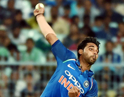 ভুবনেশ্বর কুমার বিখ্যাত সুইংয়ের জন্য। পাশাপাশি, ডেথ ওভারেও যথেষ্ট সুনাম রয়েছে তাঁর। তবে ঘনঘন চোট পাচ্ছেন সম্প্রতি। এই ফরম্যাটে ৩১ ম্যাচে তিনি নিয়েছেন ৩১ উইকেট।