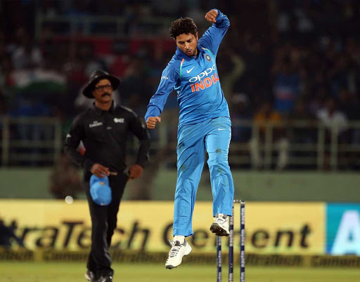 চায়নাম্যান কুলদীপ যাদব ব্যাটসম্যানের কাছে প্রহেলিকা হয়ে উঠতেই পারেন। এই ফরম্যাটে ১৪ ম্যাচে ২৯ উইকেট নিয়েছেন বাঁ-হাতি স্পিনার। তাঁর বৈচিত্র বোঝা সহজ হবে না।