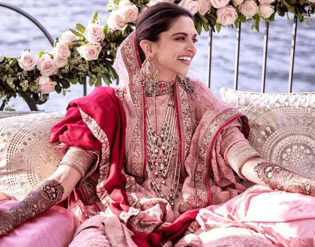 ২১ নভেম্বর বেঙ্গালুরুতে হবে ঘরোয়া রিসেপশন। তার জন্য ইতিমধ্যেই সেখানে পৌঁছে গিয়েছেন তাঁরা।