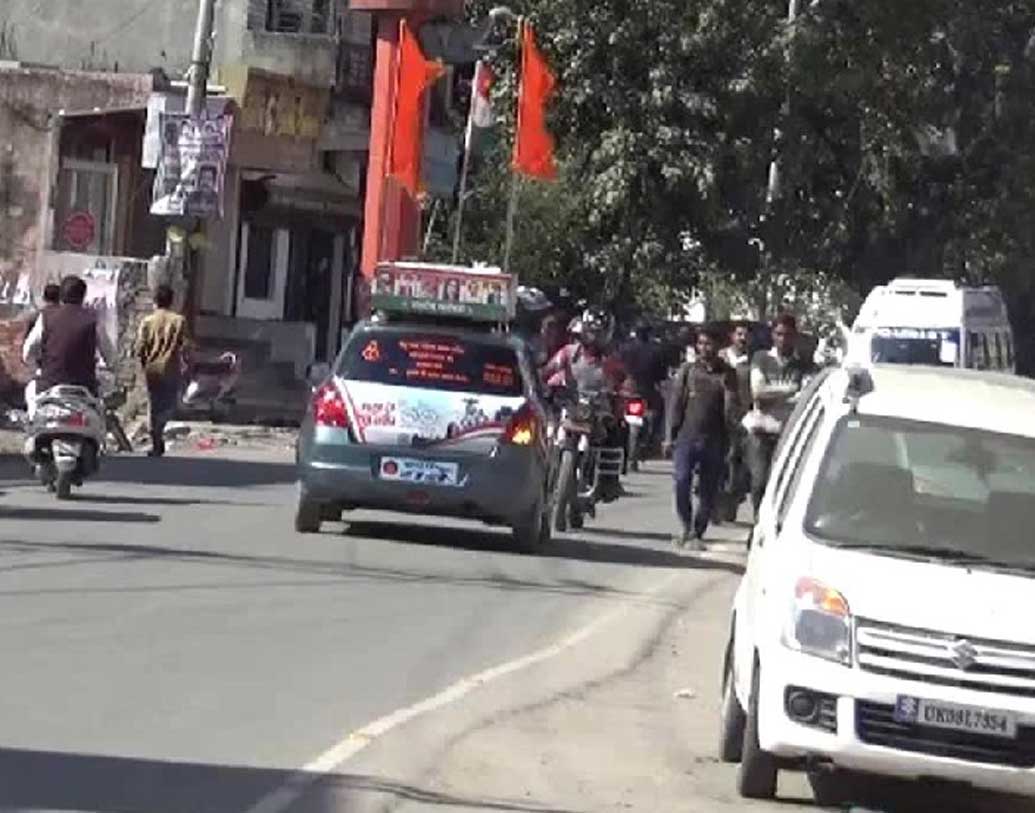 চলতি বছরের ১০ জানুয়ারি মহারাষ্ট্র থেকে গাড়ি নিয়ে রওনা দিয়েছিলেন। উল্টো দিকে গাড়ি চালিয়ে ছ’হাজার কিলোমিটার পথ অতিক্রম করেন তিনি। ১১টি রাজ্যে গাড়ি নিয়ে গিয়েছেন তিনি।