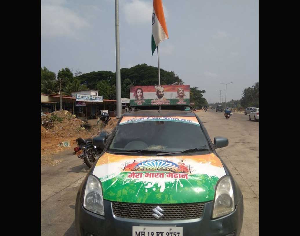 ২০১৭ সালে জুন মাসের ১ তারিখে প্রথম উল্টো দিকে গাড়ি চালানো শুরু করেন সন্তোষ।