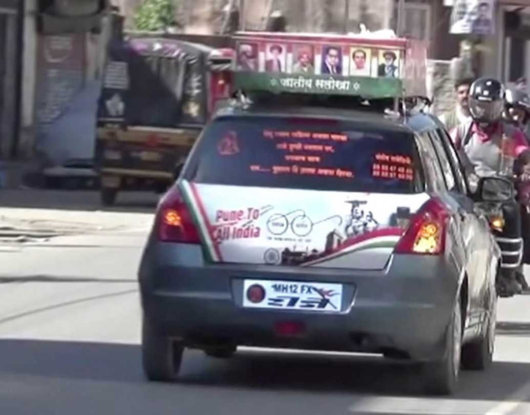 বাড়ি থেকে বাধা এলেও তিনি বুঝিয়েছেন পরিবারের সদস্যদের। পথের অন্য চালকদের নিরাপত্তার দিকেও খেয়াল রাখেন সন্তোষ।