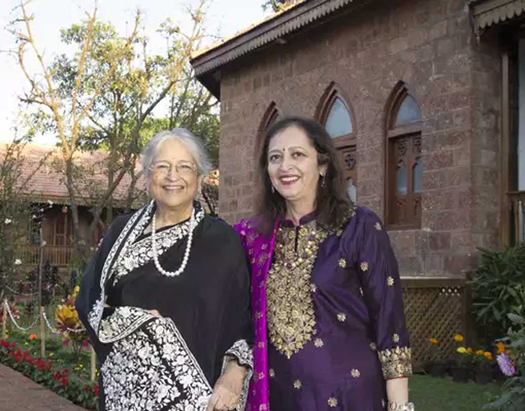 পিরামলদের সপ্তাহান্ত কাটে ফুলের বাগানে। এই বাগানেই ফুল উৎসবের সময় স্বাতীর মা বিখ্যাত শেফ অরুণিকা শাহ নিজে জিলাতো আইসস্ক্রিম বানিয়েছিলেন। ভিলায় কেউ এলেও অতিথি অভ্যর্থনার দায়িত্বে থাকেন তিনি।