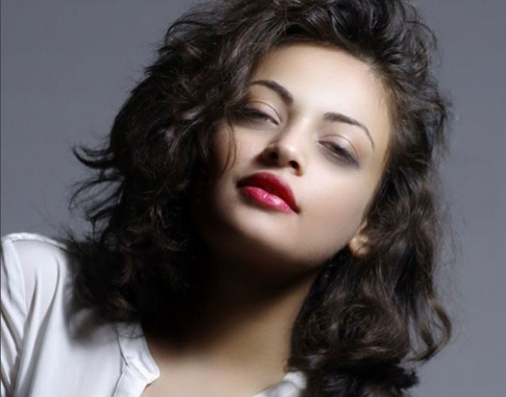 আসলে সলমন খান স্নেহাকে ছবিতে ‘ইন্ট্রোডিউস’ করান ঐশ্বর্যা রাইয়ের সঙ্গে সম্পর্কে ইতি হওয়ার পরই। সলমনের সঙ্গে স্নেহার সম্পর্ক কেমন, তা নিয়েও জলঘোলা হয়েছিল।