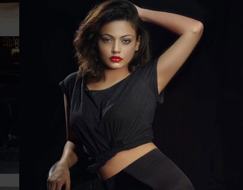 বক্স অফিসে মুখ থুবড়ে পড়লেও এই অভিনেত্রী বলিউডের নজর কেড়েছিলেন। এর পর আরিয়ান, ক্লিক, কাশ মেরে হোতে হ্যায়, এই ছবিগুলির পর কোথায় গেলেন তিনি?