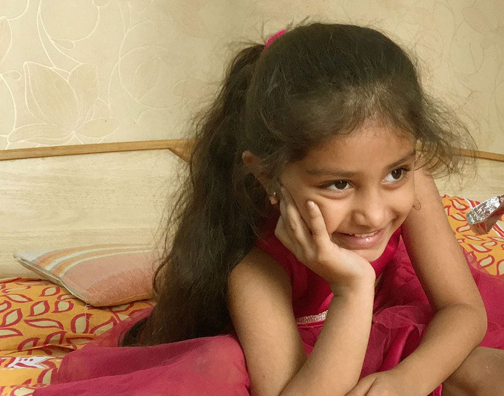 ২০১৪ সালের একটি সত্যি ঘটনা অবলম্বনে এই ছবি তৈরি। একটি বাচ্চা মেয়েকে একলা রেখে তার বাবা-মা চলে গিয়েছিল। সেই ঘটনা নিয়েই ছবিটি তৈরি হয়। তবে পিহু অভিনেত্রী মাইরা এখন একটু বড় হয়ে গিয়েছেন। সারাক্ষণ নাচ করতেই ভালবাসেন।