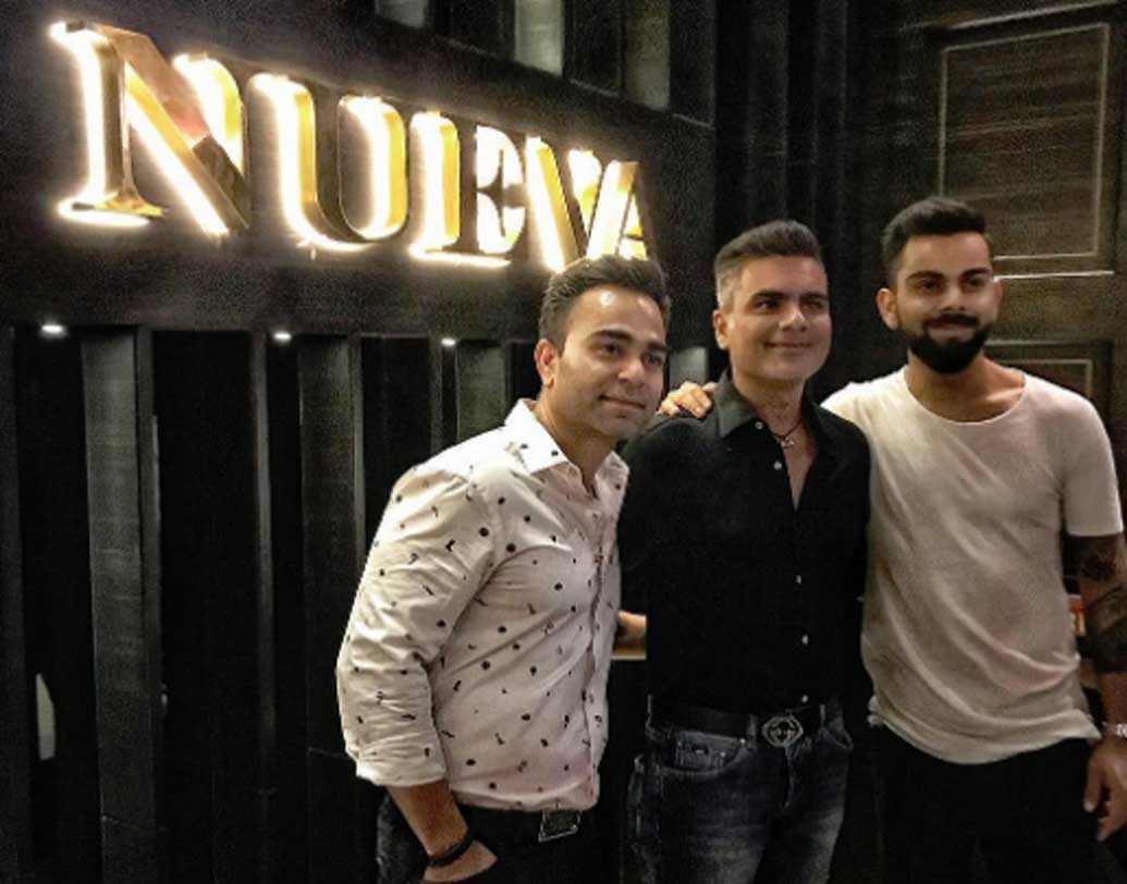 চলতি বছরেই নিজের রেস্তঁরার ফিতে কেটেছেন ভারতীয় দলের ক্যাপ্টেন বিরাট কোহালি। দিল্লির আরকে পূরমে অবস্থিত বিরাটের এই রেস্তরাঁটির নাম নুয়েভা। নুয়েভা খুলতে না খুলতেই দিল্লির বহু মানুষের পছন্দের জায়গা হয়ে গিয়েছে। আর হবেই বা না কেন? এই রেস্তরাঁর প্রধান শেফ দেশের নামকরা শেফ মাইকেল স্বামী।