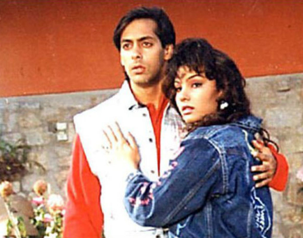 সোমির সঙ্গে সলমনের গভীর প্রেম ছিল, এমনটাই জানত বি টাউন। ১৯৯৯ সালে ঐশ্বর্য রাইয়ের সঙ্গে ‘হাম দিল দে চুকে সনম’ ছবির সেটে সলমনের ঘনিষ্ঠতার কারণেই নাকি সোমির সঙ্গে সলমনের দূরত্ব বেড়েছিল।