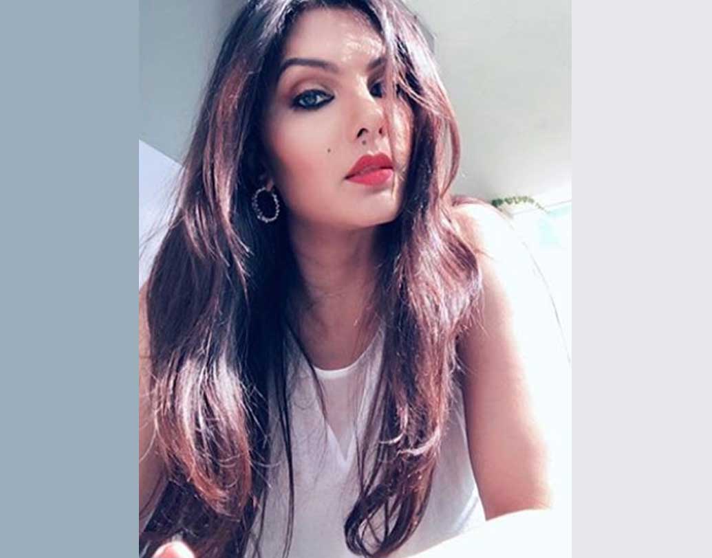 বলিউড থেকে দূরে গিয়ে আমেরিকার নোভা সাউথ-ইস্টার্ন ইউনিভার্সিটি থেকে মনোস্তত্ত্ব নিয়ে পড়াশোনা করেন তিনি।