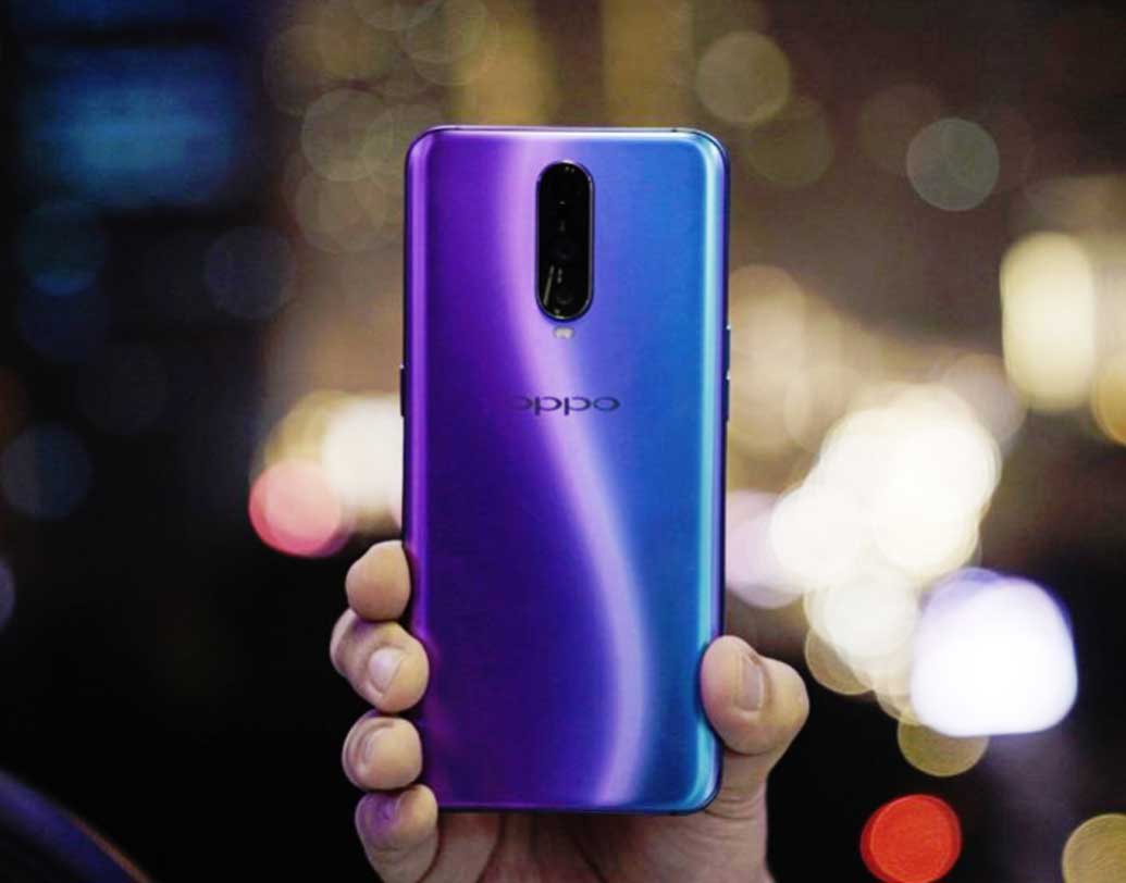 ওয়াটার ড্রপ স্টাইল নচ, একটি ইন ডিসপ্লে ফিঙ্গারপ্রিন্ট সেন্সর, ছাড়াও রয়েছে আরও গুরুত্বপূর্ণ কিছু ফিচার্স। রয়েছে সুপার ভিওওসি চার্জিং এবং ৮ জিবি র‌্যাম।