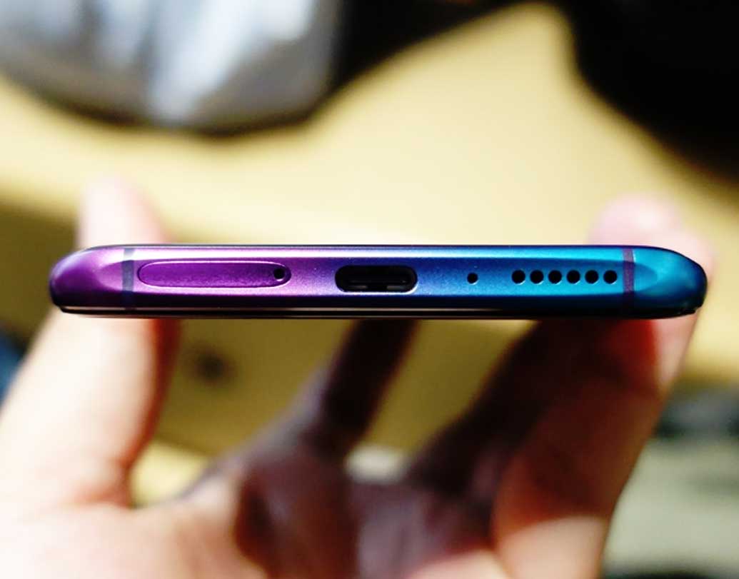 এ দেশে এই ফোনের কত দাম হতে চলেছে তা এখনও জানানো হয়নি সংস্থার তরফে।