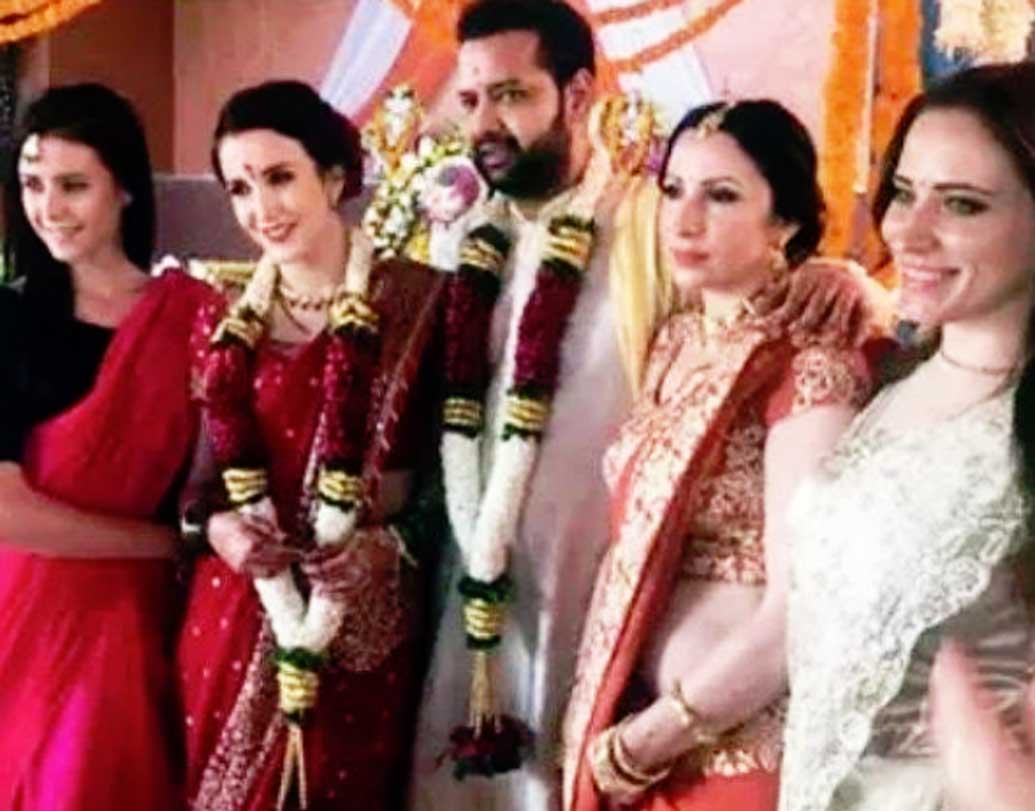 দুজনের বয়সের যে বিস্তর ফারাক, সে কথা নিজের মুখেই সংবাদ মাধ্যমের কাছে স্বীকার করেছেন রাহুল। নাতাল্যার থেকে ১৮ বছরের বড় রাহুল। কিন্তু তাতে কী? রাহুলের কথায়, “আমাদের দু’জনকে এক সঙ্গে বেশ সুন্দর লাগে। আমি ৬ ফুট ২ ইঞ্চির আর নাতাল্যা ৫ ফুট ১০ ইঞ্চির।”