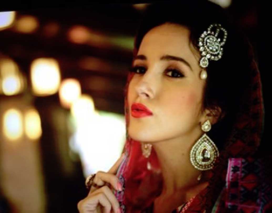 নাতাল্যা নিজের ব্যবসা শুরু করতে চান বলেও জানালেন রাহুল। বললেন, “নাতাল্যাকে আমি দেড় বছর ধরে চিনি। যদিও আমরা খুব কাছাকাছি এসেছি এই তিন মাস আগে থেকে। নাতাল্যা নিজের ব্যবসা শুরু করতে চায়। আর আমিও সেটাই চাই যেটা ও করতে চায়।”