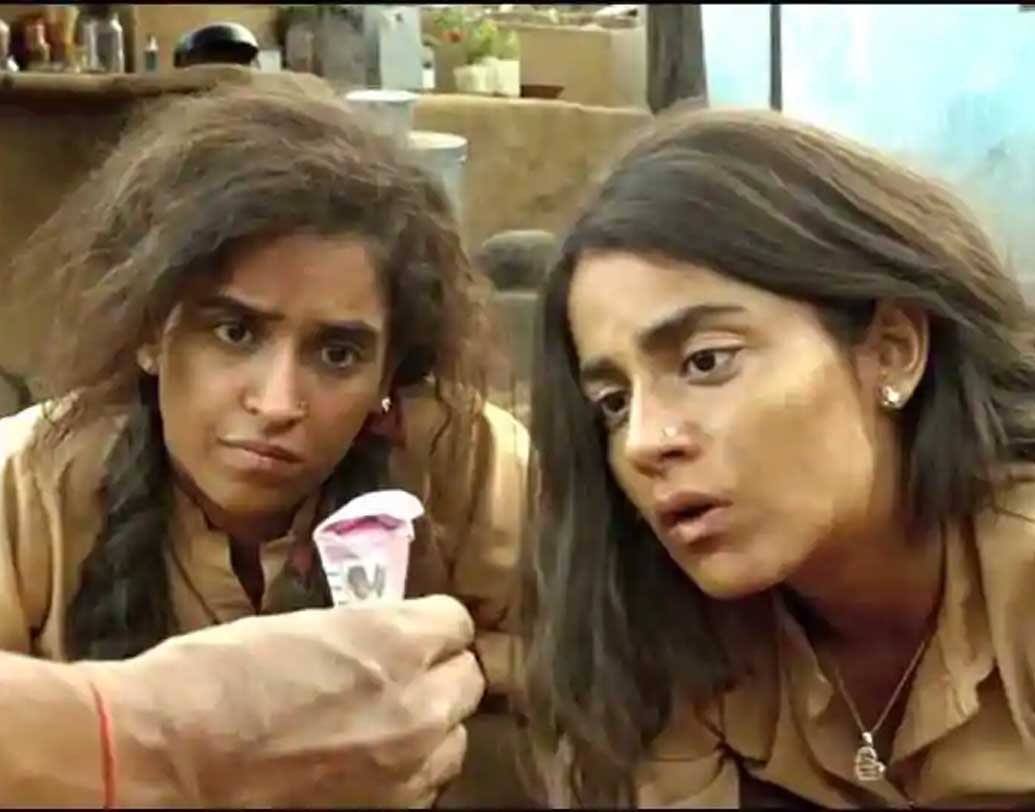 ‘দঙ্গল’-এর পরে সানিয়া মলহোত্রের বড় ব্রেক ছিল ‘পটাখা’ ছবিটি। এতেও অভিনয়ের জন্য প্রশংসিত হয়েছেন সোনিয়া। রাজস্থানের কোনও এক ধুলোবালি মাখা অখ্যাত গ্রামের গল্প নিয়ে তৈরি ছবিটি।