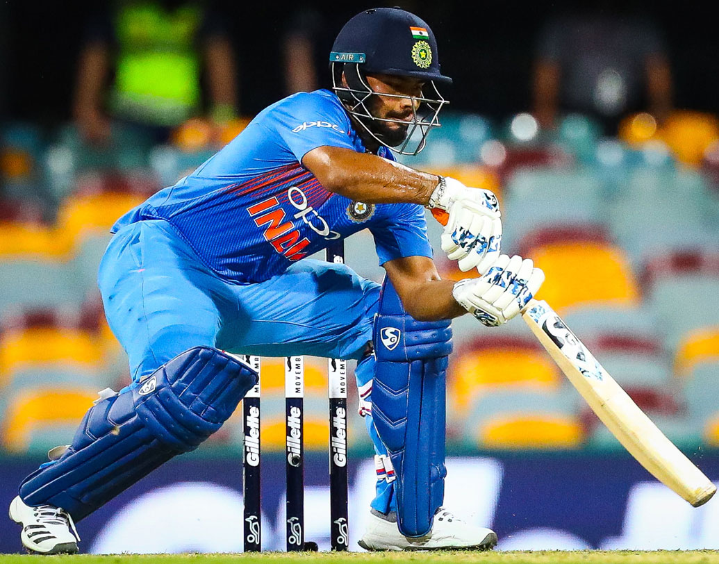 ঋষভ পন্থ: ছোট ফর্ম্যাটে ধোনির বিকল্প ভাবা হচ্ছে। প্রথম ম্যাচে কিছুটা ঝলকও দেখা গিয়েছে। ব্যাটের পাশাপাশি উইকেটের পিছনে সফল হলে বিশ্বকাপের আগে কোহালিরা চিন্তা মুক্ত হবেন।