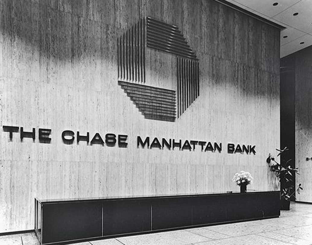 শেখরের বন্ধু ইভান শেরমায়েফ চেজ ম্যানহাটন ব্যাঙ্কের লোগোর ডিজাইন করেছিলেন পরবর্তীতে। যেটির সঙ্গে এসবিআই লোগোর মিল আছে।