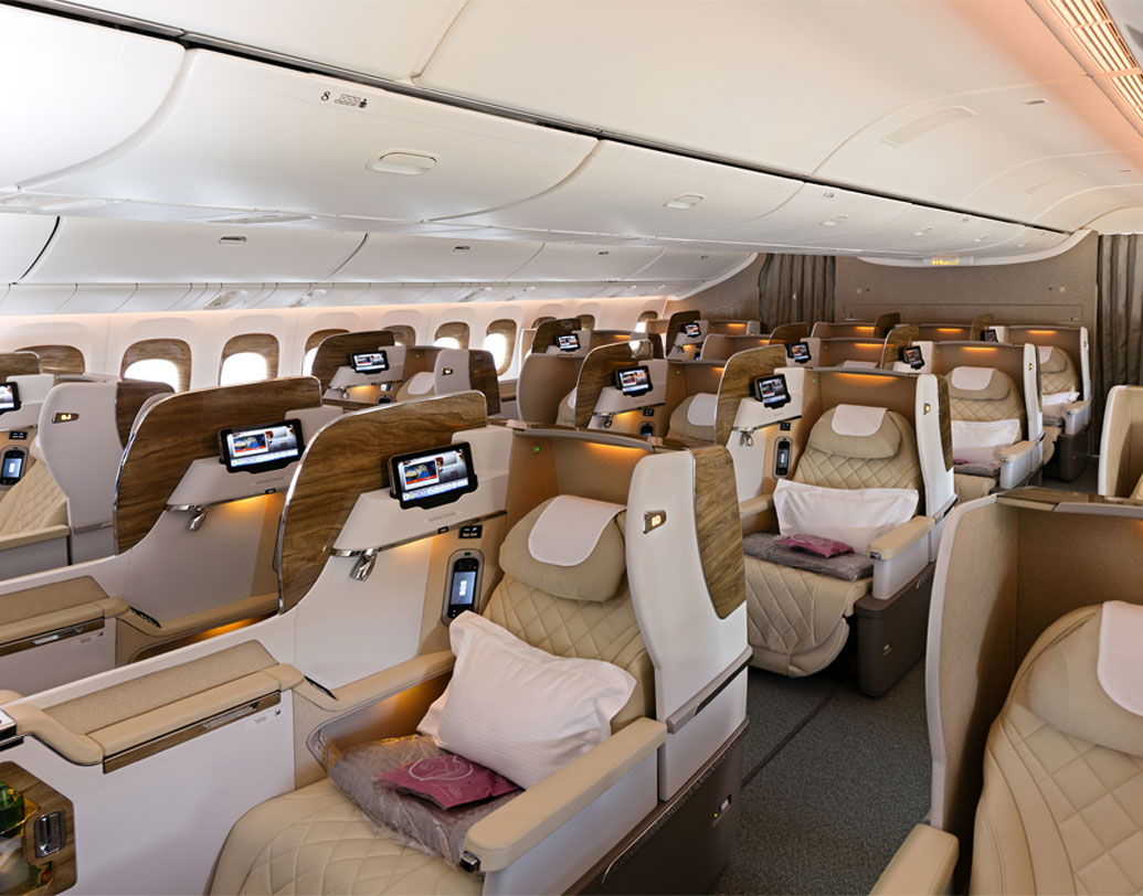বিজনেস ক্লাসের আসনগুলি একেবারে নরম আরামদায়ক চামড়ার তৈরি। ওয়্যারলেস ব্যবস্থার মাধ্যমে সিটের পজিশন পছন্দমতো ঠিক করে নেওয়া যাবে।