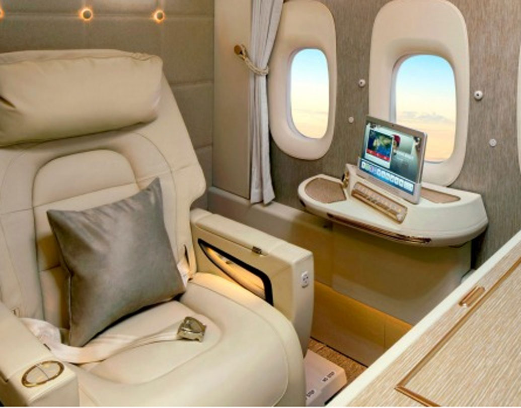 সার্ভিস উইন্ডোর মাধ্যমে দরজা না খুলেই কেবিনে খাবার, জল ইত্যাদি দেওয়ার ব্যবস্থা রয়েছে এতে।