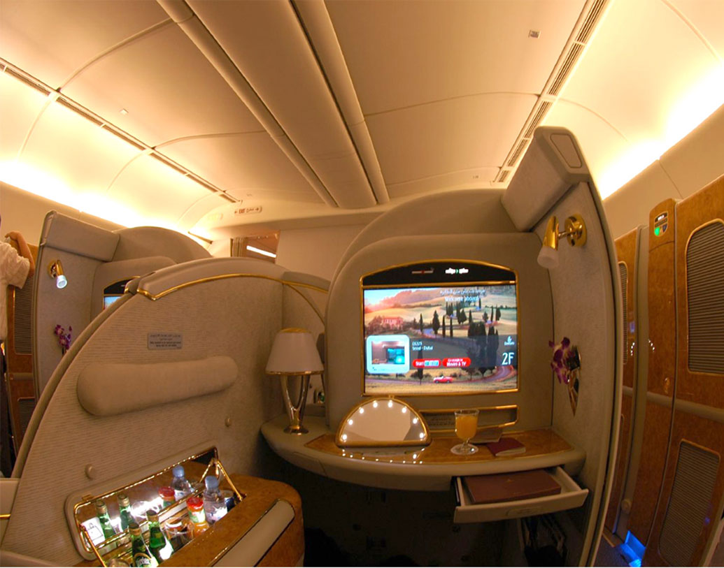 প্রতিটি স্যুটে থাকছে লাক্সারি বাইরেডো স্কিনকেয়ার কালেকশন, হাইড্রা অ্যাক্টিভ ময়েশ্চারাইজিং পায়জামা, বুলগারি অ্যামেনিটি কিটস। থাকবে জামাকাপড় রাখার জন্য বিশেষ কাবার্ডও। বিশ্বের অন্যতম শ্রেষ্ঠ শেফদের রান্না খেতে পারেন চাইলে। রয়েছে অন্যতম সেরা কিছু ওয়াইন, শ্যাম্পেনের বন্দোবস্তও।