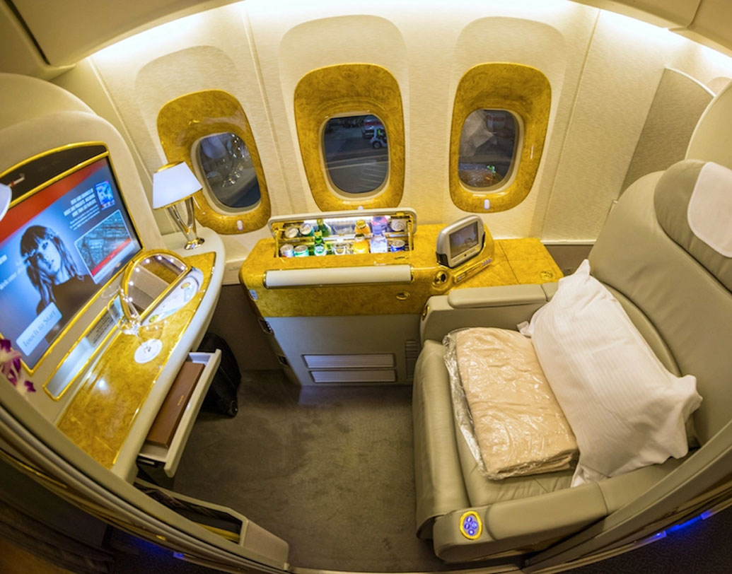 প্রতিটি কেবিন ক্লাসেই থাকবে নতুন প্রজন্মের আইস ইনফ্লাইট এন্টারটেইনমেন্ট সিস্টেম। প্রতিটি ইন-সিট স্ক্রিনে আছে আল্ট্রা-ওয়াইড ভিউইং অ্যাঙ্গেল, টাচ স্ক্রিন, এলইডি ব্যাকলাইট, এইচডি ডিসপ্লে। বিমানের প্রথম শ্রেণির ভাড়া শুরু হচ্ছে প্রায় সাড়ে ছয় লক্ষ টাকা থেকে। এটি বিমানের এক পিঠের ভাড়া।