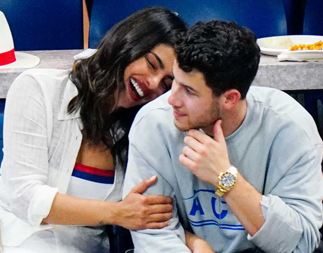 ‘অ্যামাজন ওয়েডিং রেজিস্ট্রি’-র মাধ্যমে প্রিয়ঙ্কা চোপড়া একটি অভিনব চুক্তি করেছেন। এতে তিনি নিজের পছন্দের জিনিসের সেই তালিকা দিয়েছেন। চাইলে এই তালিকা হতে পারে কাউকে বিয়ের উপহারের গাইডও।