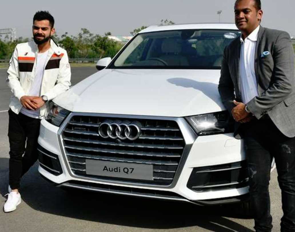 বিরাট কোহালি: ভারতীয় দলের অধিনায়কের গাড়ির প্রতি প্রেম সর্বজনবিদিত। কোহালির আর পাঁচটা গাড়ির মধ্যে সব থেকে প্রিয়টি হল অডি কিউ৭। সাদা রঙের গাড়িটি কোহালির বড্ড প্রিয়।