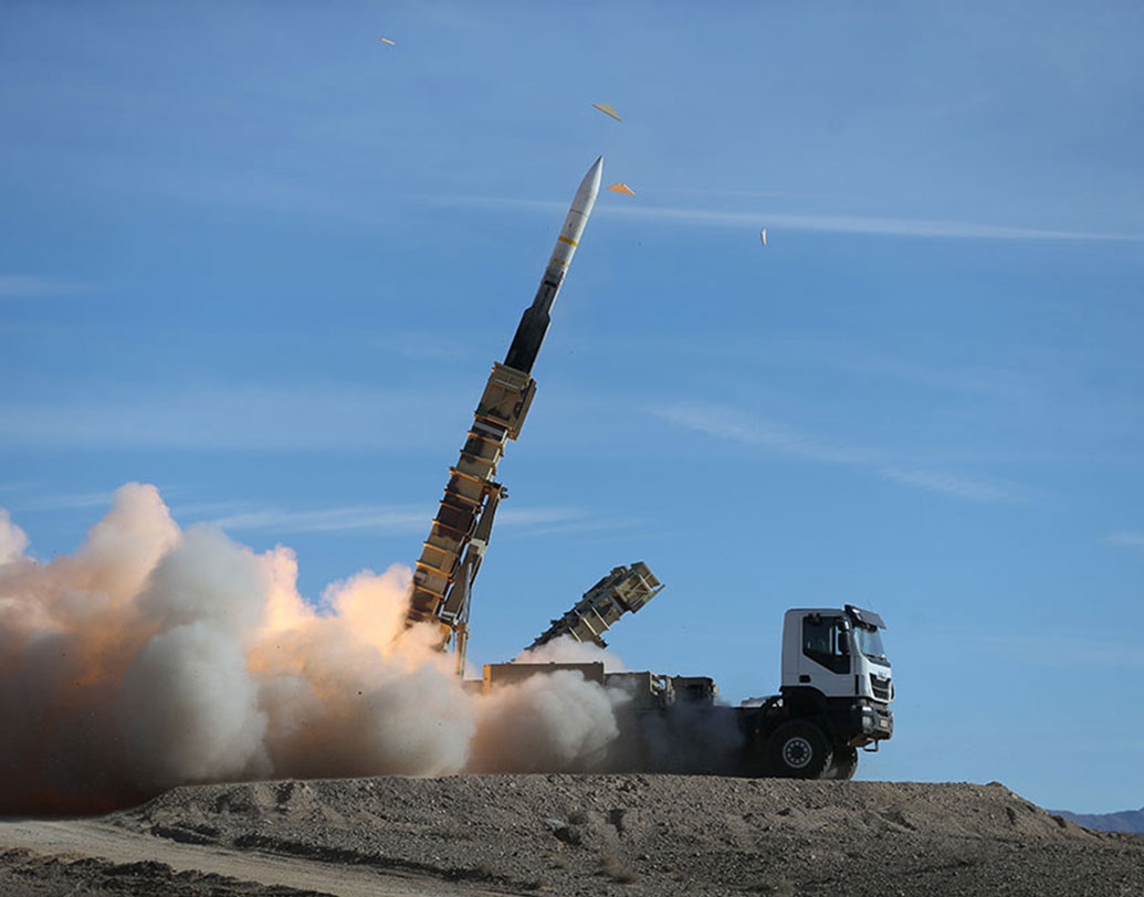 দেশের অর্থনীতিকে বিবেচনা করা হলেও রাজনৈতিক ক্ষমতা কার হাতে আছে, সেই বিষয়টিকে তালিকা তৈরির সময় কোনও গুরুত্ব দেওয়া হয়নি। নিজেদের মধ্যে কৌশলগত যোগাযোগের কারণে ন্যাটো গোষ্ঠীভুক্ত দেশগুলিকে কিছু অতিরিক্ত সুযোগ সুবিধে দেওয়া হয়েছে পয়েন্ট দেওয়ার সময়। ২০০৬ সাল থেকে এই তালিকা বানাচ্ছে গ্লোবাল ফায়ার পাওয়ার।