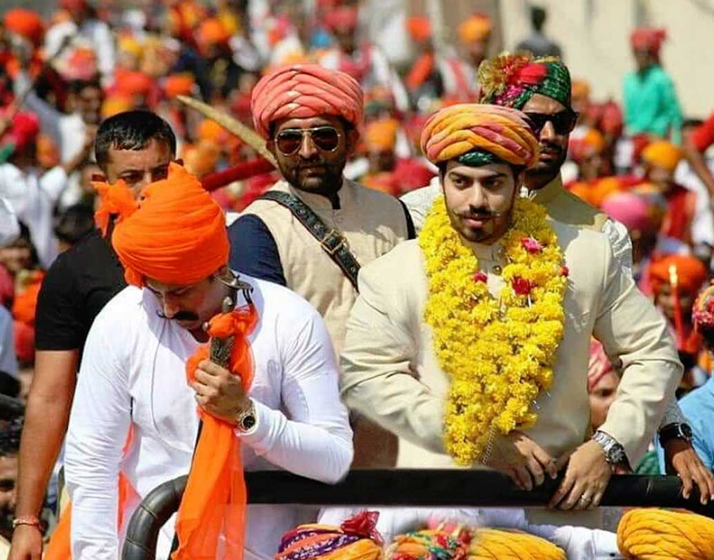 ১৯৪৮ সালে জয়বিরাজ সিংহের প্রপিতামহ মহারাজা কৃষ্ণকুমার সিংহ গোহিল প্রথম ভারতীয় রাজা হিসেবে সর্দার বল্লভভাই পটেলের হাতে ভাবনগর রাজ্যটি দিয়ে দিয়েছিলেন। স্বাধীন ভারত গড়তে নিজের রাজপাট দিয়ে সে সময়ে দেশবাসীর নজর কেড়েছিলেন মহারাজা কৃষ্ণকুমার সিংহ গোহিল।