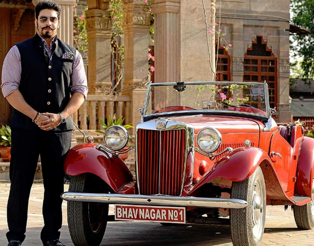 রাজপাটের পাশাপাশি এ বার রুপোলি পর্দায় পা রাখতে চলেছেন জয়বিরাজ। ‘রাজপুতানিয়া’ নামে একটি গুজরাতিছবিতে মুখ্য ভূমিকায় দেখা যাবে তাঁকে। ছবিতে যুবরাজের বিপরীতে দেখা যাবে গুজরাতি অভিনেত্রী শ্রদ্ধা দঙ্গরকে।