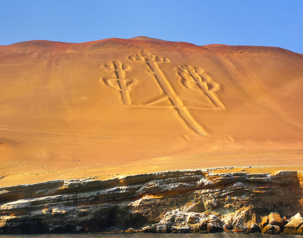 জিওগ্রিফ: ভূমিরূপের নানা পরিবর্তন ও হঠাৎ হঠাৎ বাঁকে মাটির গায়ে নানা মোটিফ তৈরি হয়। কোনওটা হয়ত আংটির আকারের, কোনওটা চৌকো বা কোনও জীবজন্তুর অবয়বের। সূক্ষ্ম এই কারুকাজগুলি আকাশপথ থেকেই সবচেয়ে ভাল বোঝা যায়। বিমানচালকরাও এমন জিওগ্রিফ প্রায়ই দেখতে পান।